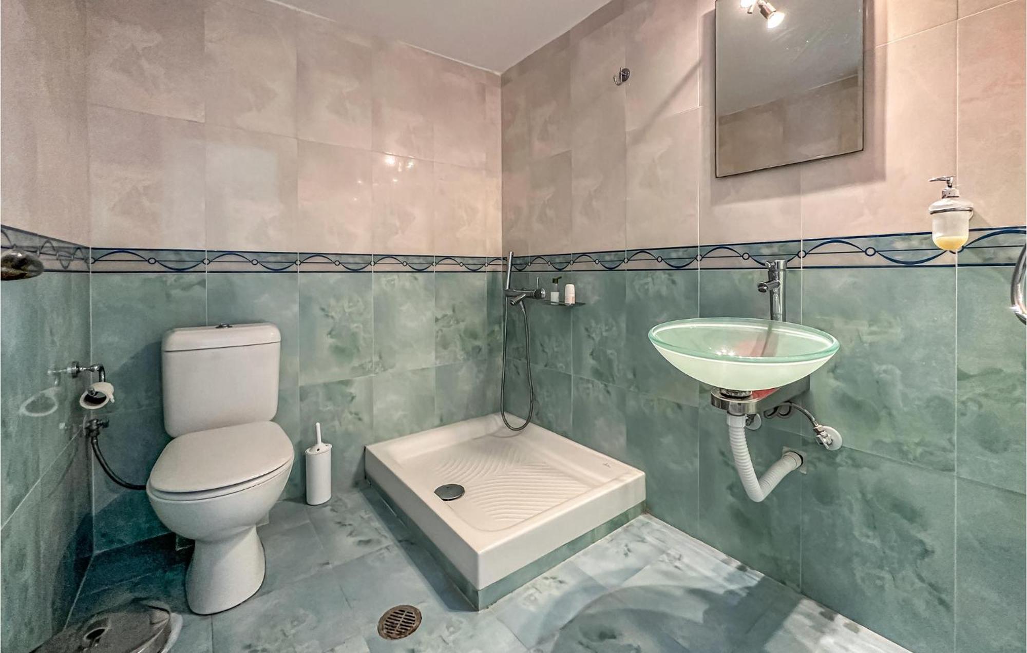 2 Bedroom Lovely Home In 칼라마타 외부 사진